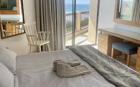 Umhlanga Beach Apartment With Seaviews